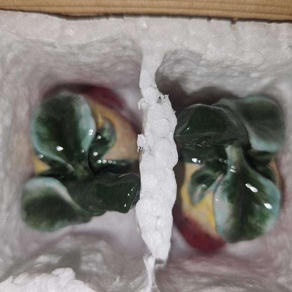 STRAWBERRY salt and pepper shakers apple tree designs - Picture 8 of 8